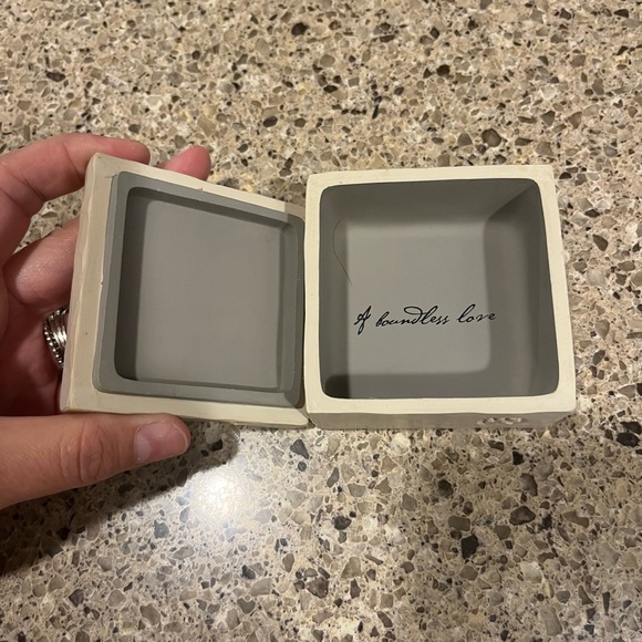 Willow Tree Hug box - Picture 4 of 5